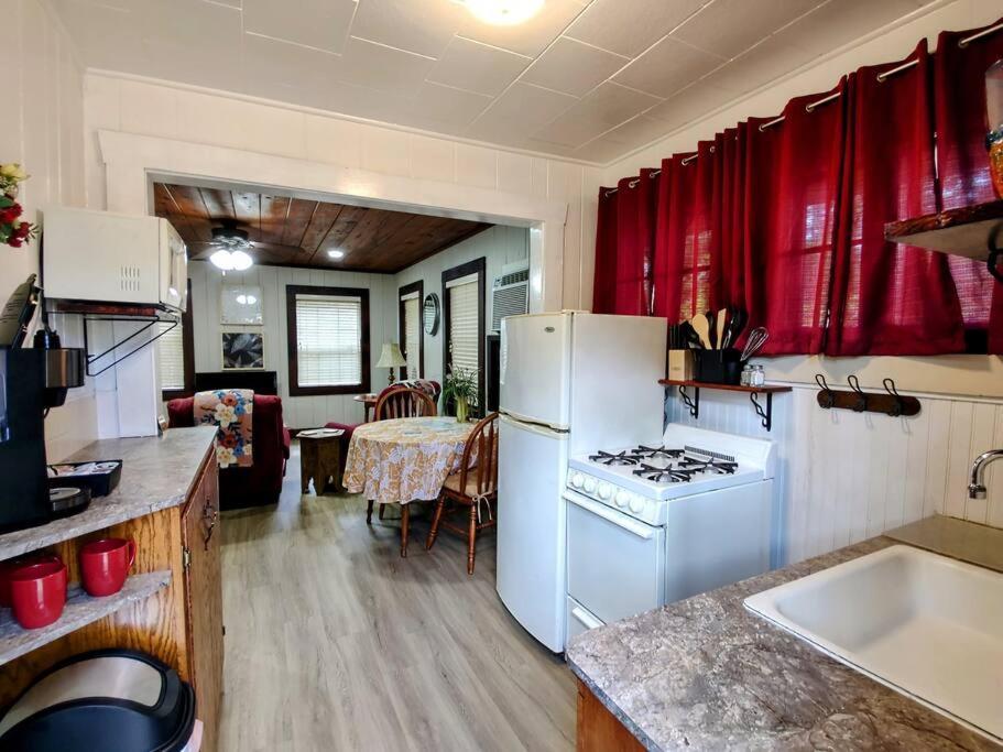 #09 - Large Lakeview One Bedroom- Pet Friendly Гот-Спрінґс Екстер'єр фото