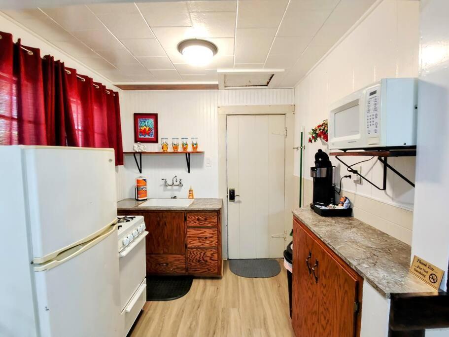 #09 - Large Lakeview One Bedroom- Pet Friendly Гот-Спрінґс Екстер'єр фото