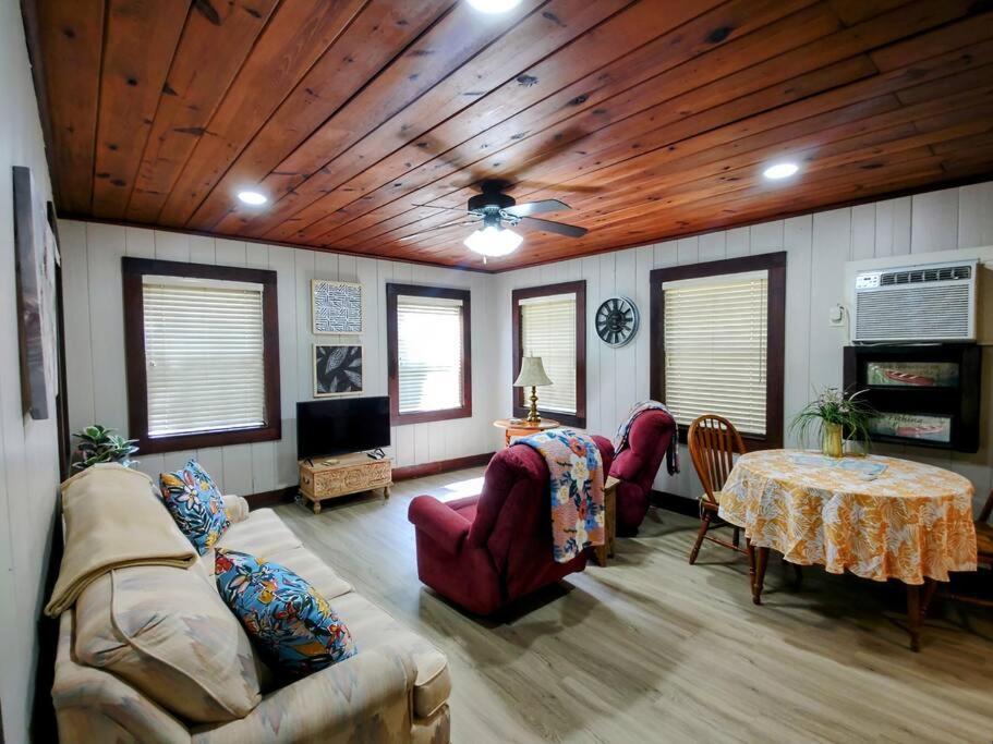 #09 - Large Lakeview One Bedroom- Pet Friendly Гот-Спрінґс Екстер'єр фото